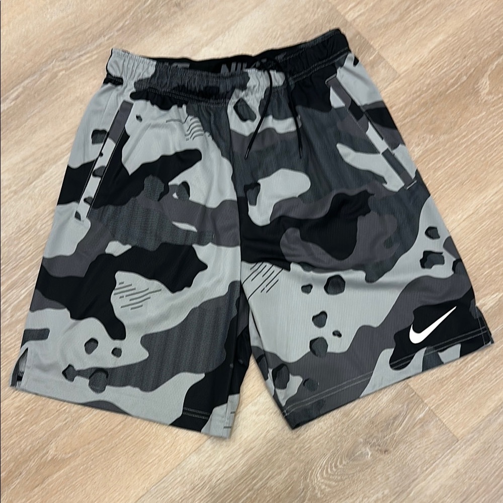 Nike Men's Black and Gray Camo Athletic Shorts